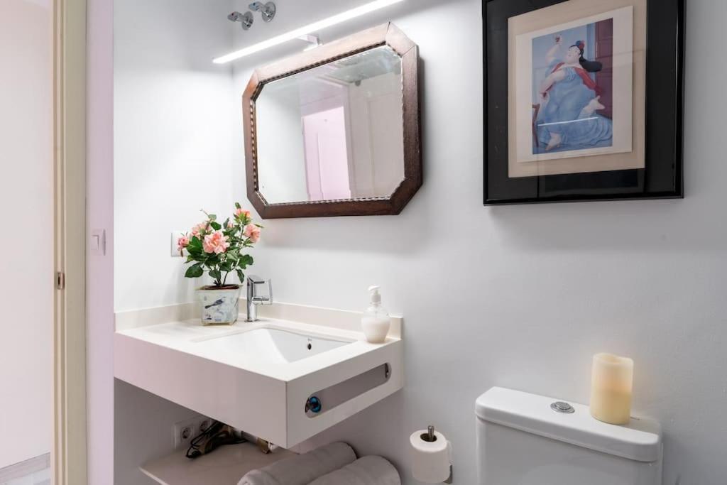 Apartamentos Rg, San Vicente 22 Севиля Екстериор снимка