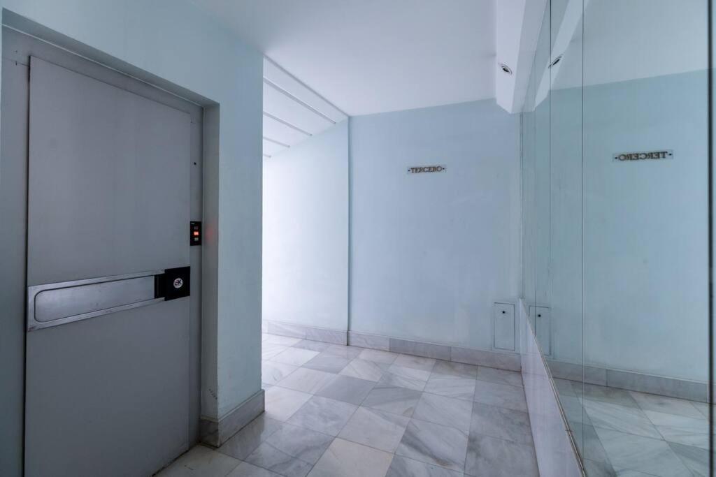 Apartamentos Rg, San Vicente 22 Севиля Екстериор снимка