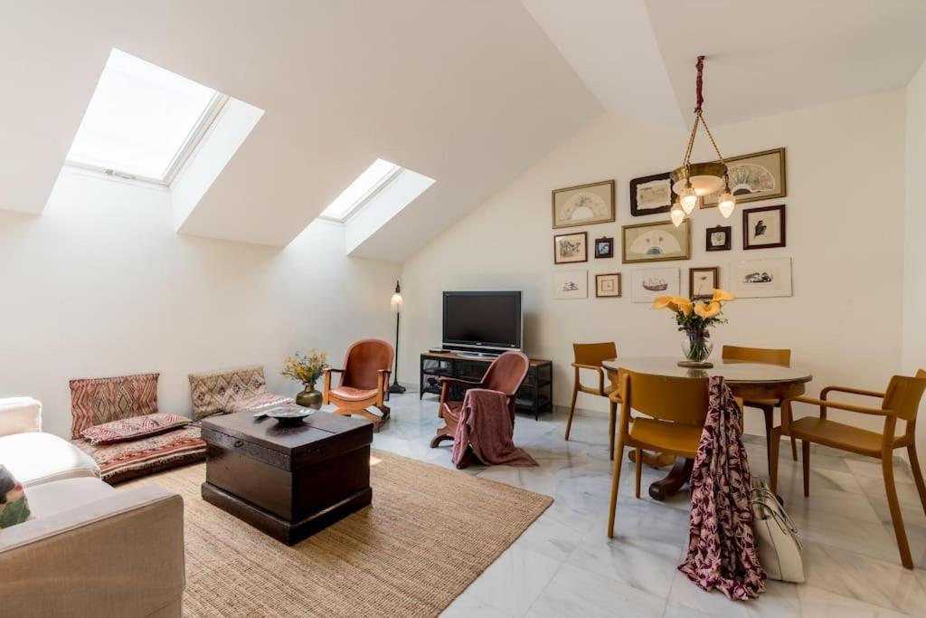 Apartamentos Rg, San Vicente 22 Севиля Екстериор снимка