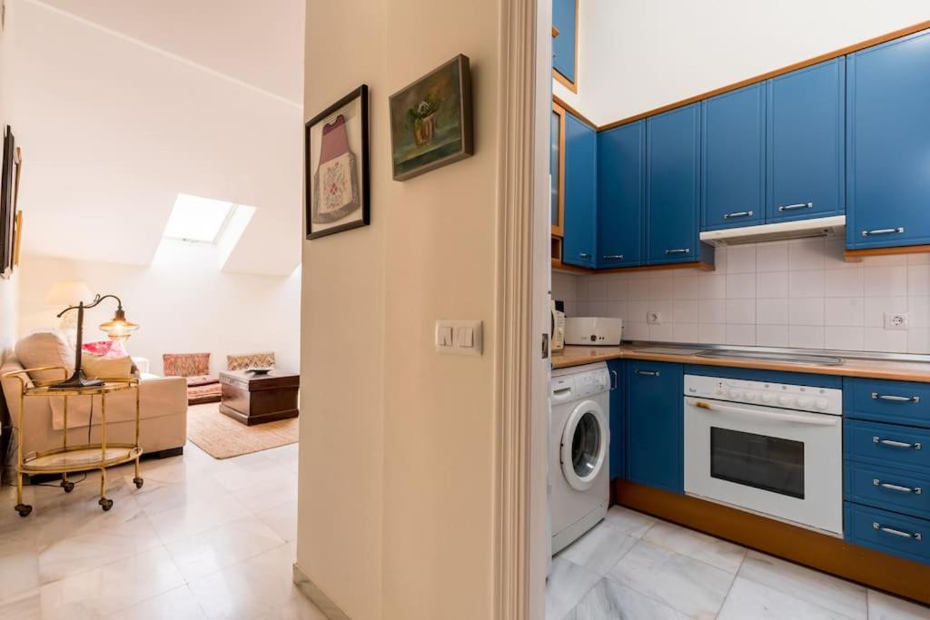Apartamentos Rg, San Vicente 22 Севиля Екстериор снимка