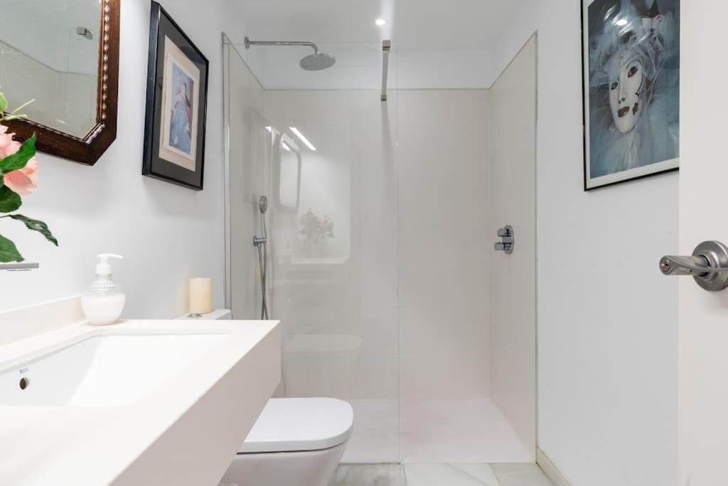 Apartamentos Rg, San Vicente 22 Севиля Екстериор снимка